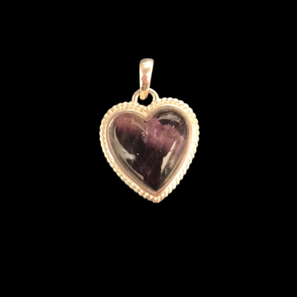 Heart Shaped Pendant with Rope Pattern Surround