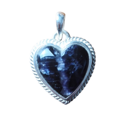 Heart Shaped Pendant with Rope Pattern Surround