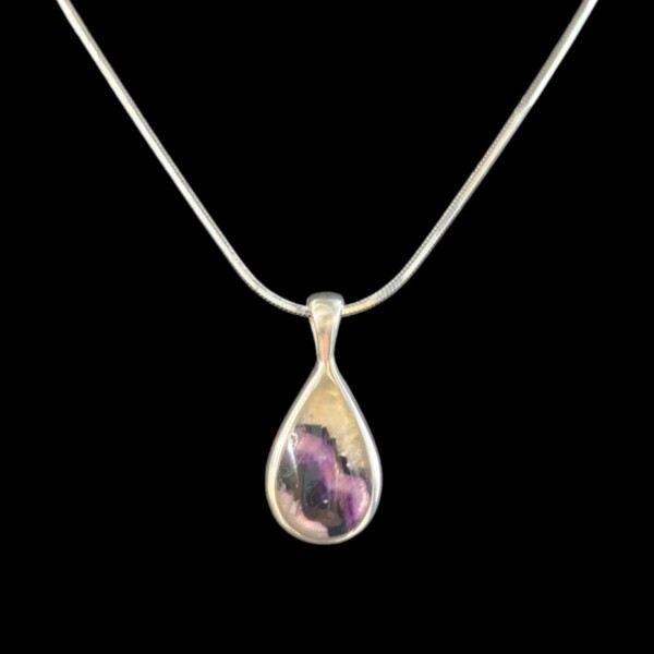 No words needed to describe the colour of this pendant.
This is Bull Beef vein, which is in very limited supply!www.bluejohn-cavern.co.uk